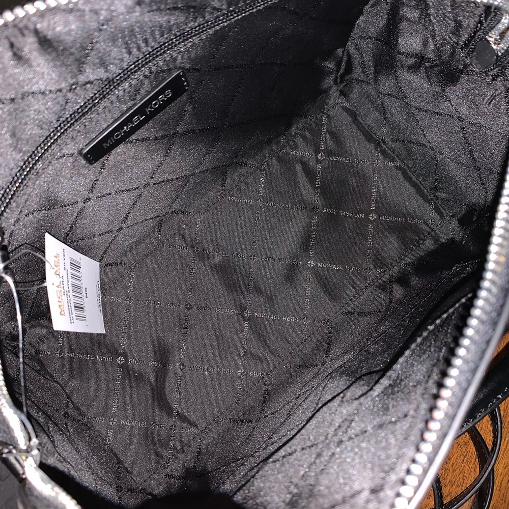 Sale‼️ Beautiful MK 🖤 karla  duffle bag🖤 - Picture 6 of 8